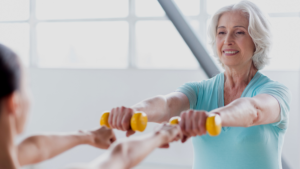 Dlaczego warto więcej ćwiczyć przy menopauzie?